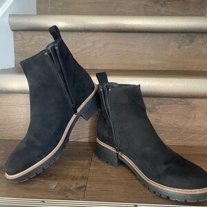 Black Chelsea Ankle Boots with Elastic Panels